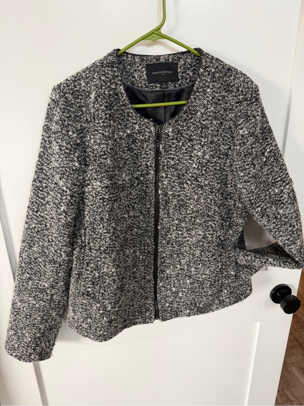 Banana Republic 14 Tweed zip front jacket- Black and white- has pockets